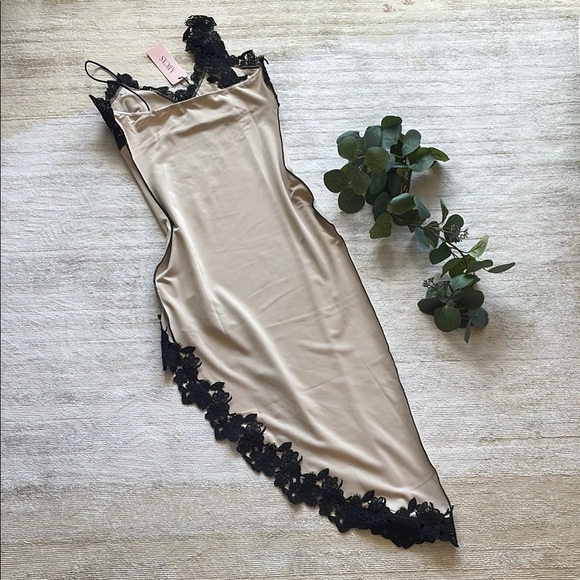 MICAS | Asymmetrical Climbing Lace Midi - Picture 3 of 6